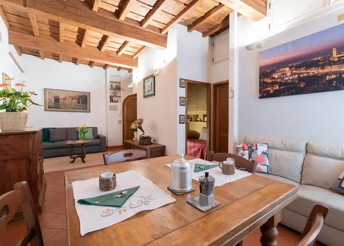 Pepi Dining At The Sunrise Apartament Florencja